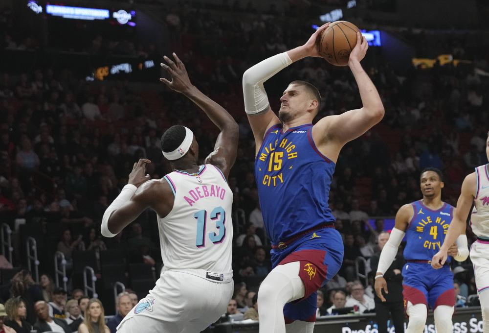 他在高尔夫 他在高尔夫